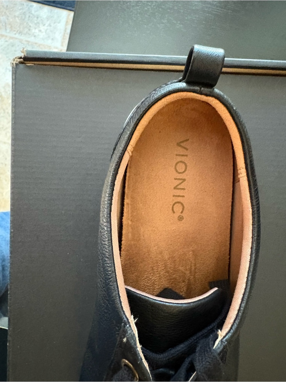Woman’s Vionic Winny black leather and suede - Picture 6 of 12